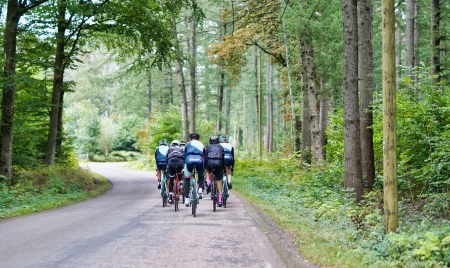 Apprendre à frotter en cyclisme : Tout ce que vous devez savoir pour rouler en peloton